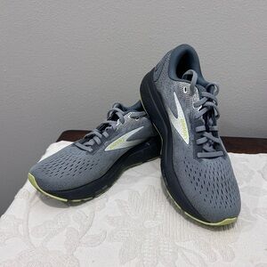 Brooks Ghost 16 Men’s 7.5 EU 40.5 Charcoal and Lime Athletic Shoes, EXCELLENT